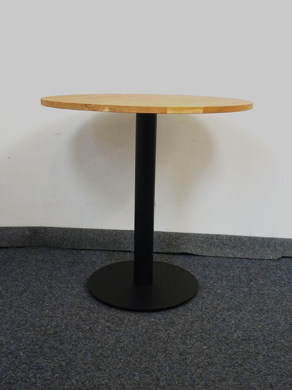 Tables: Bistro Eichenholz Tisch – D'occasion à Pratteln par Restwert_Pratteln