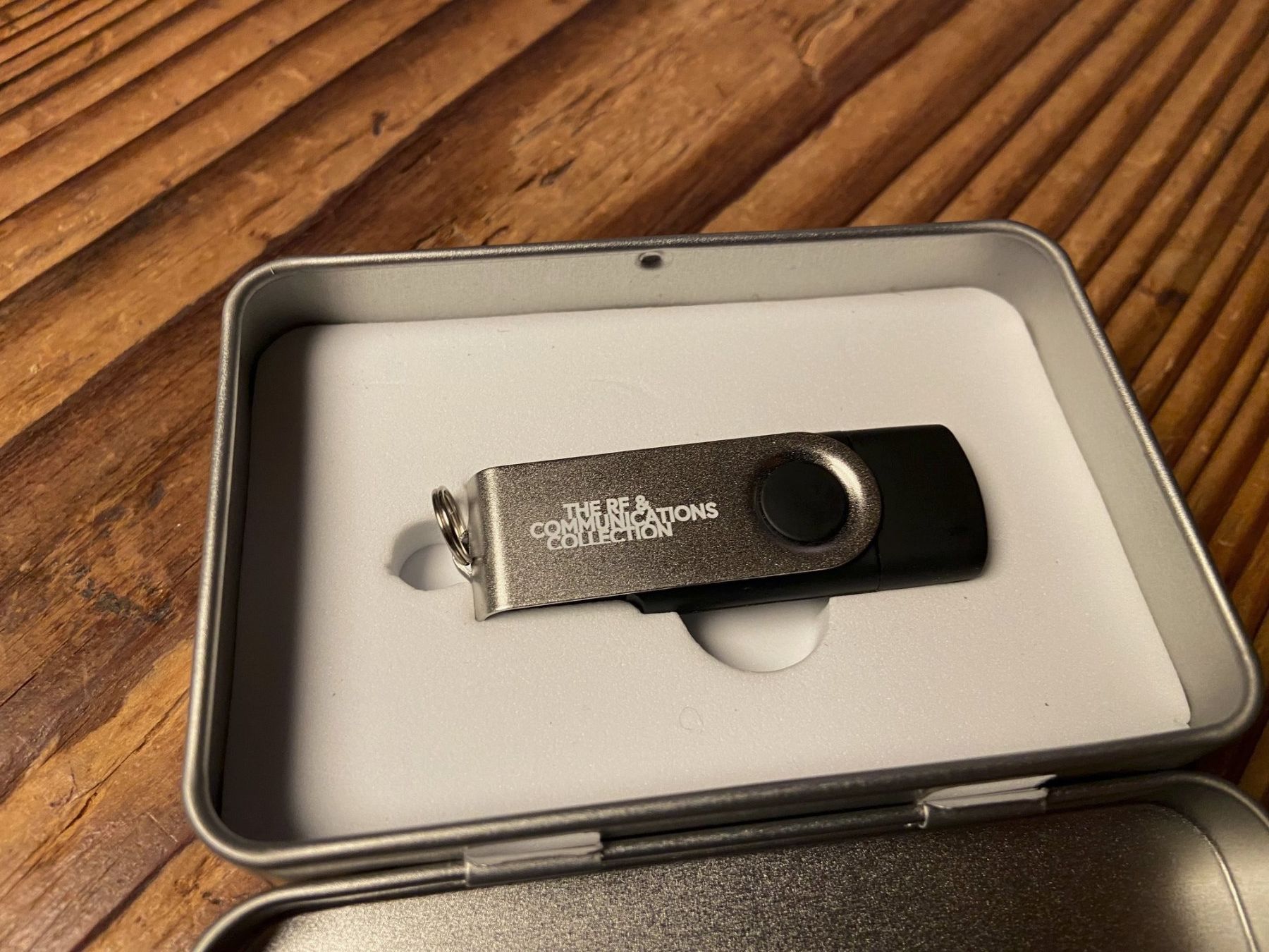 Chiavette USB: Elektor USB Stick , RF Schaltungssammlung – Usato da Langnau am Albis venduto da Danig0 2