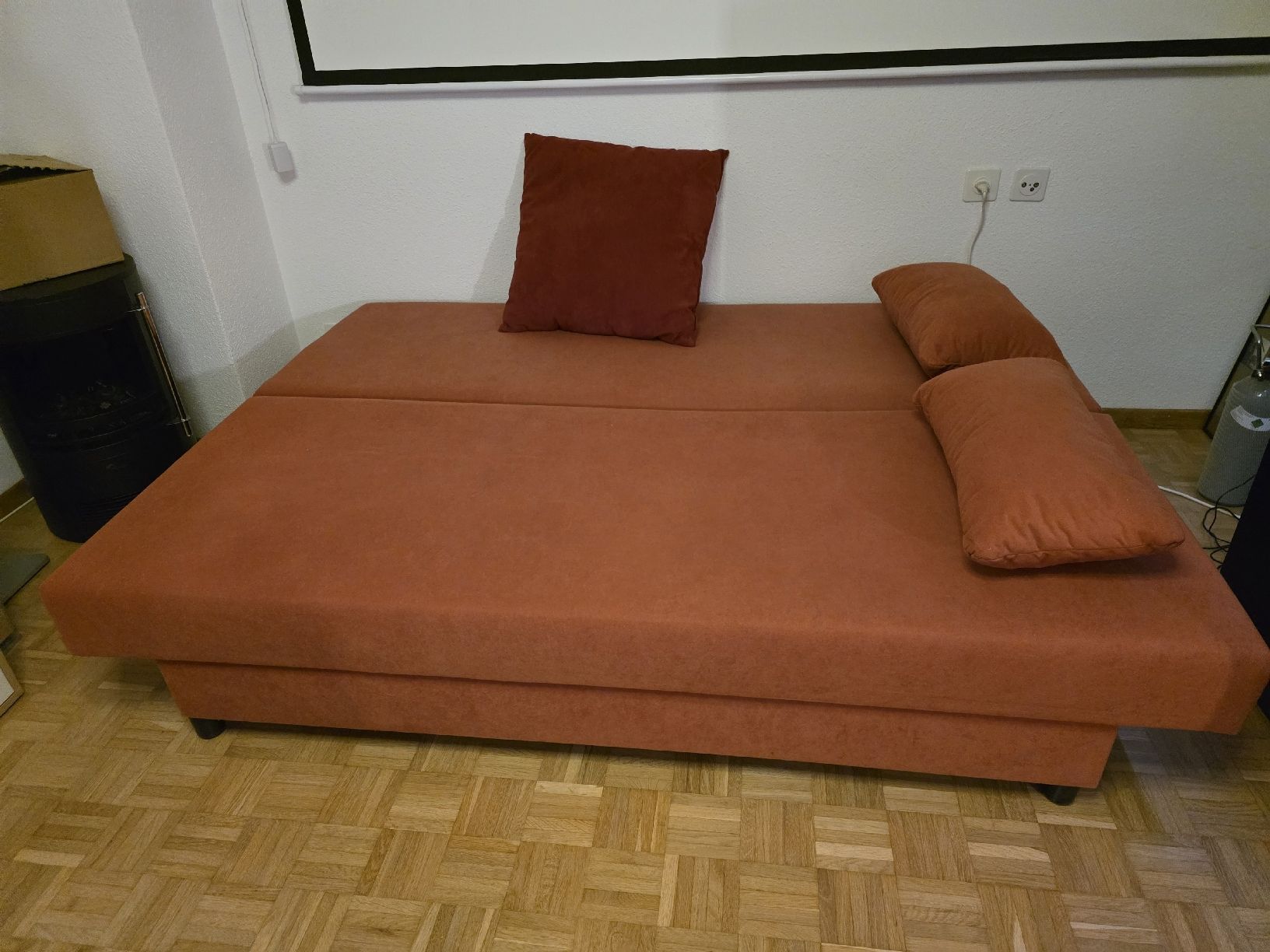 Sofas: Sofa Bett orange guter Zustand – D'occasion à Reiden par pavlo41 1