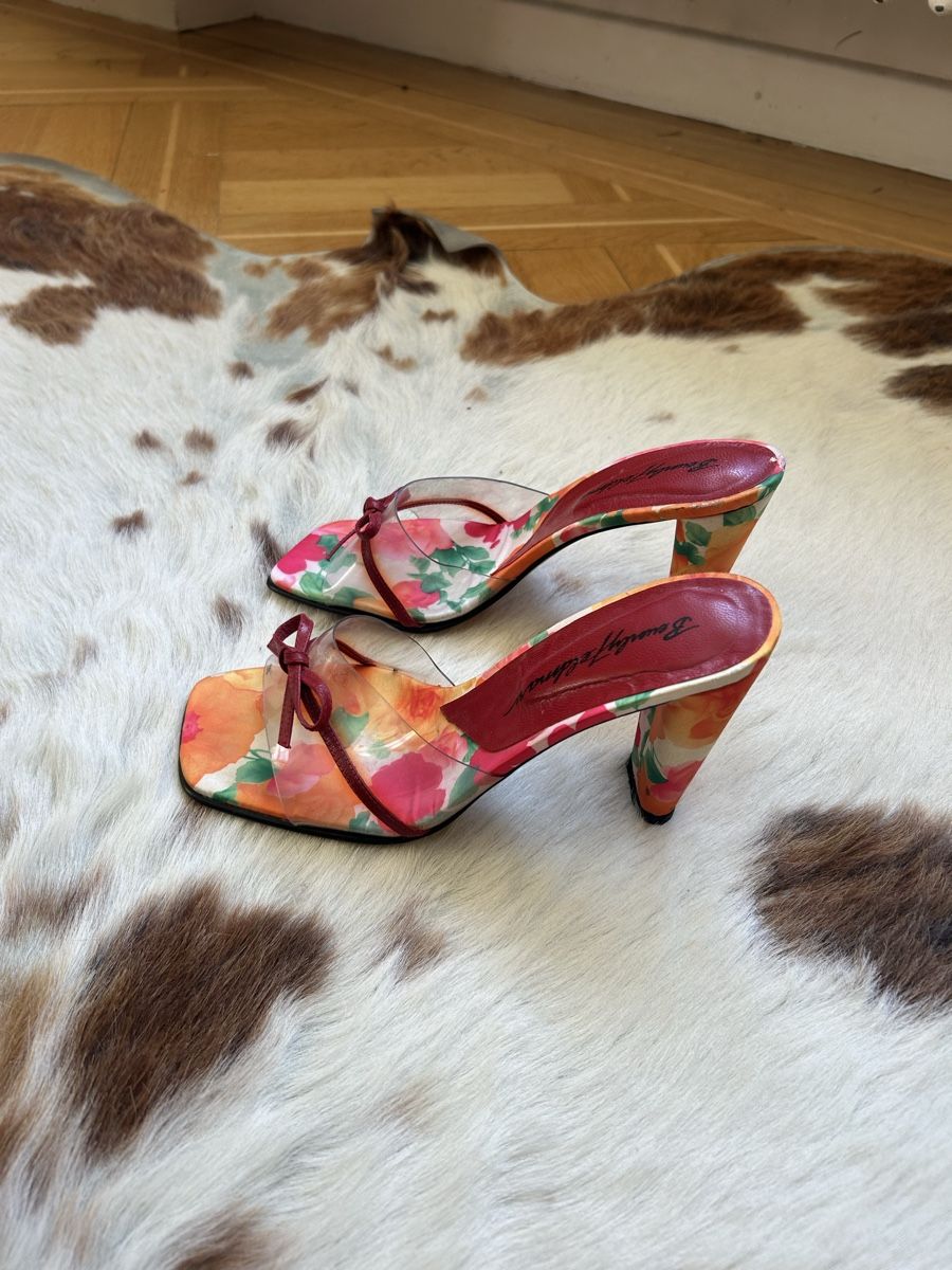 Damenschuhe: Beverly Feldman Sandalen mit Blumenmuster Grösse 37 – Gebraucht aus Bern von miafilippa01 3