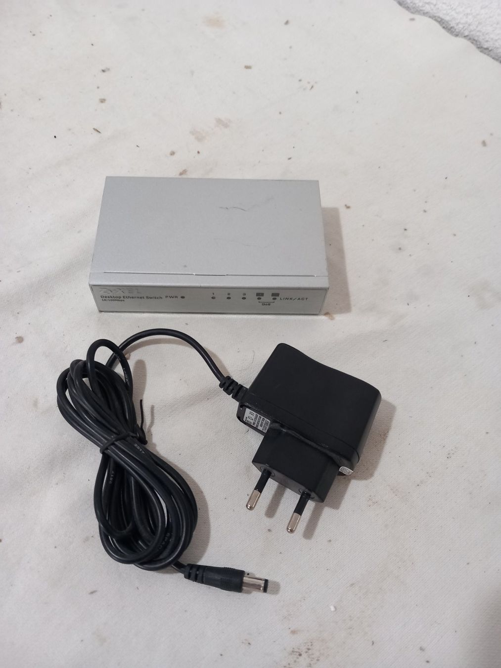 Zyxel Hub & Switch: Zyxel Desktop Ethernet Switch, 5-Port, ES-105A – Usato da Rheinau venduto da profitronic.shop 4