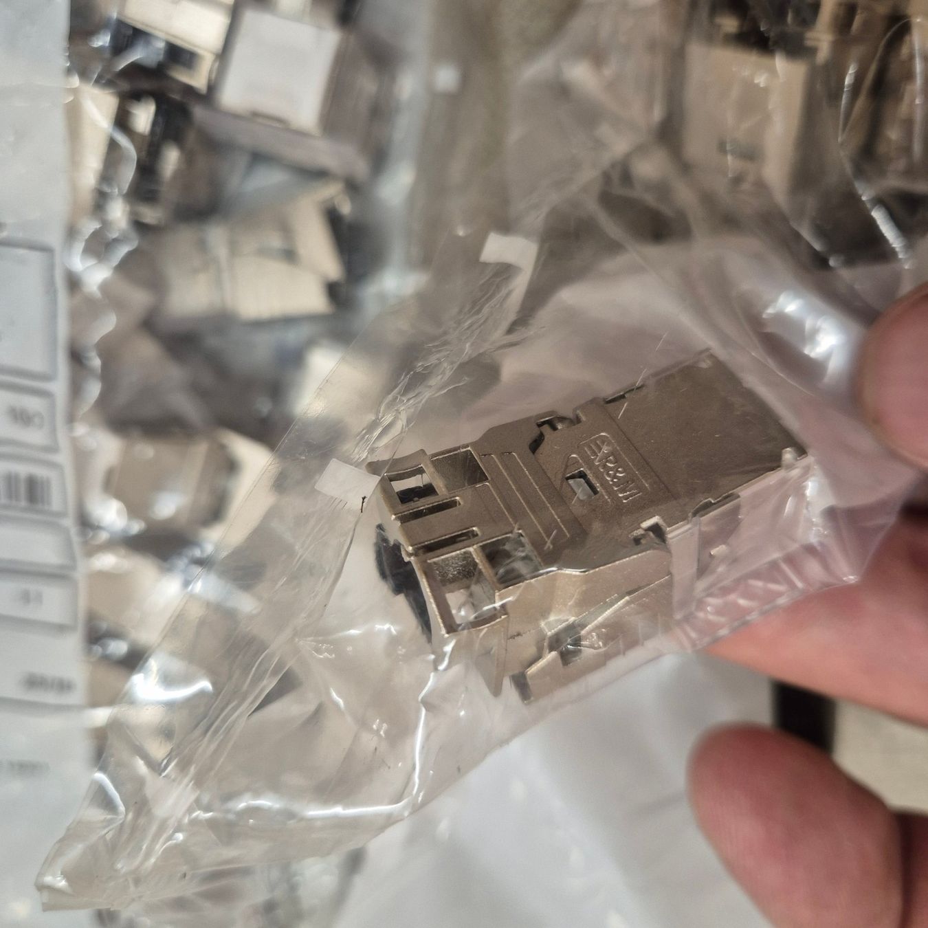 Unità & Adattatore: Netzwerkmodul RJ45/s-C6A EL-fr-100stk. – Nuovo e nell'imballaggio originale da Schinznach Bad venduto da Bingi02