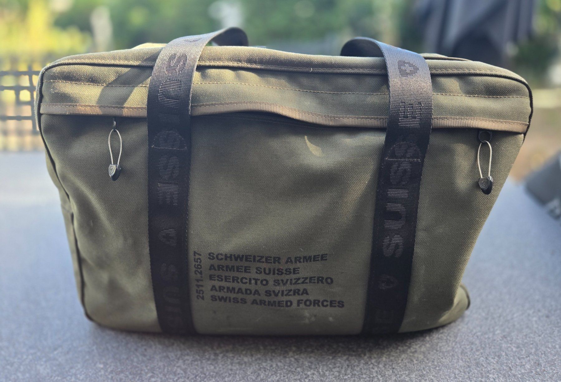 Schweizer Armee Taschen: Original Segeltuchtasche der Schweizer Armee – Gebraucht aus Bettenhausen von Pollypocket 1