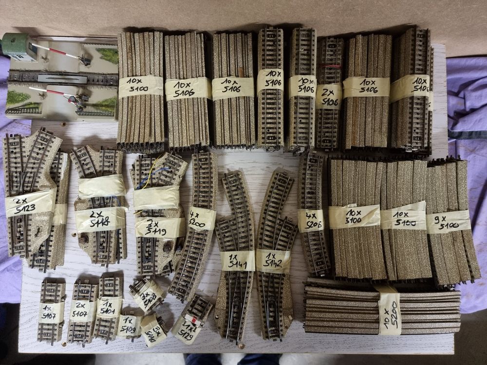 Märklin Lot de 23 rails voie M dont aiguillage