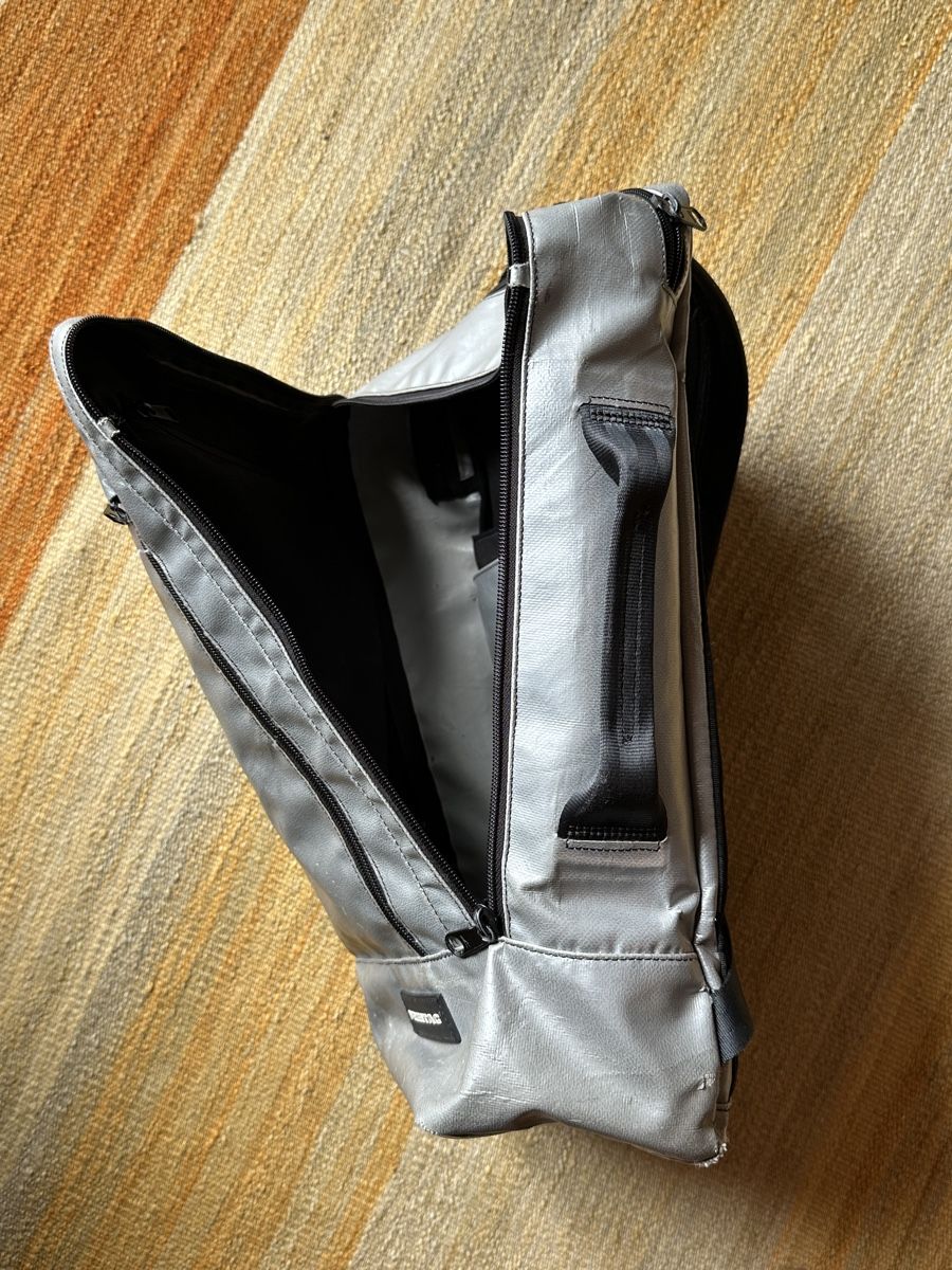 Freitag Sacs à dos: Freitag F306 Hazzard silver backpack – D'occasion à Villars-Burquin par Iliasso 7
