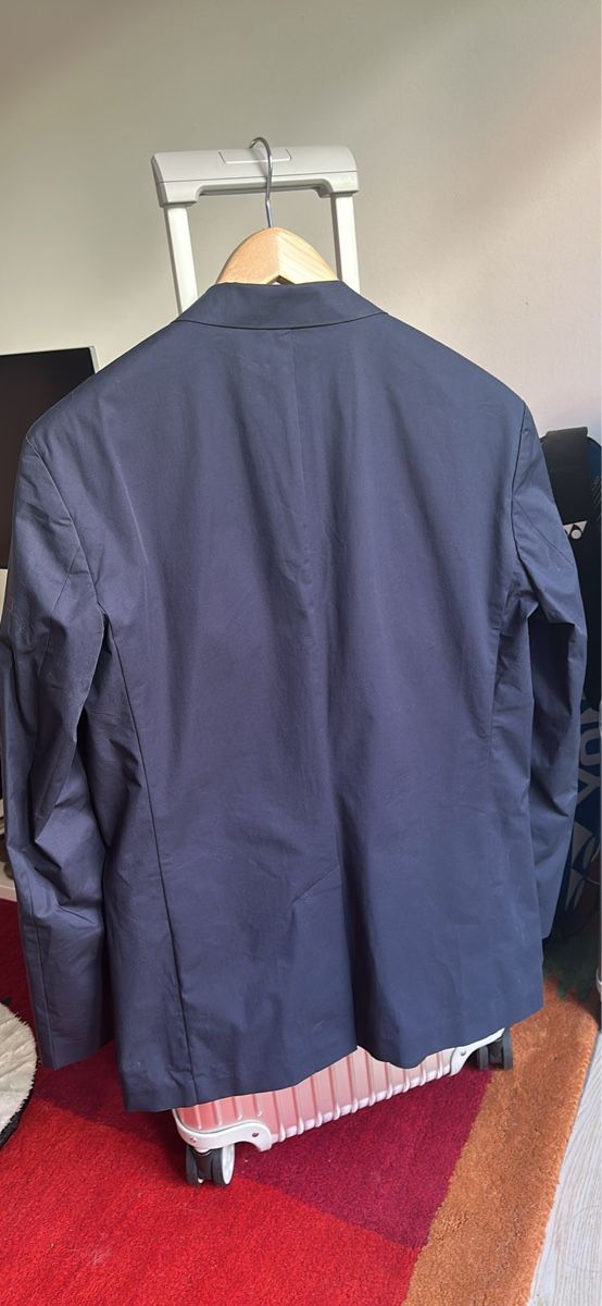 Hugo Boss Giacche: Hugo Boss Navy Blazer,  46/38 – Nuovo e nell'imballaggio originale da Mont-sur-Lausanne venduto da sashwindow 3