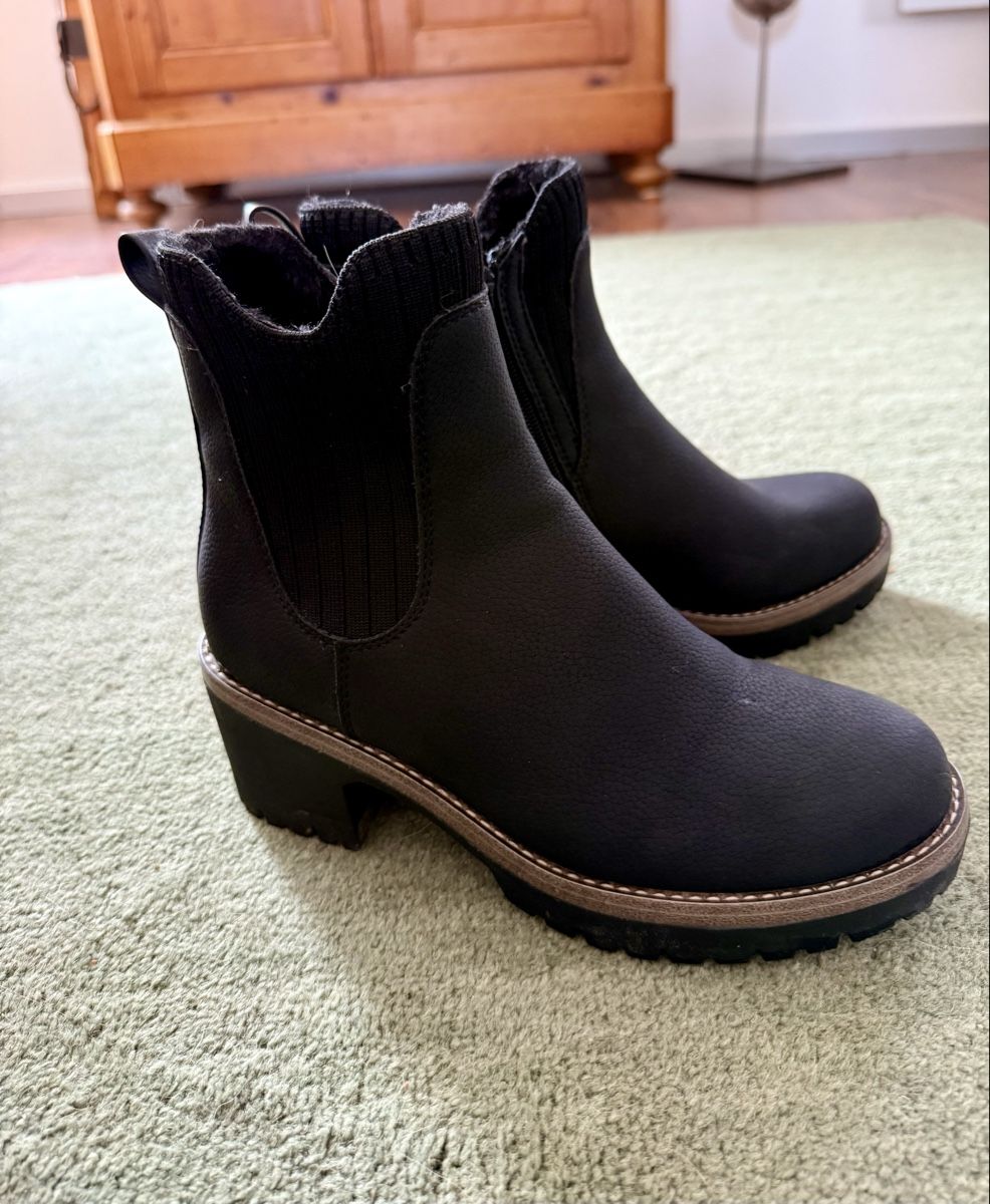 Chaussures femmes: Stiefeletten Damen Schwarz Grösse  37 – D'occasion à Ehrendingen par Bila2