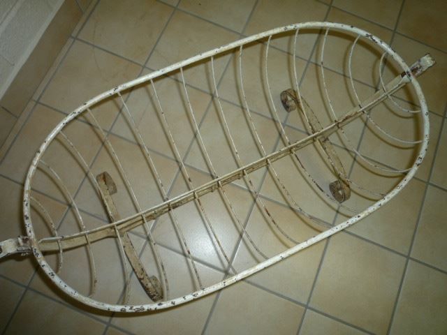 Bambole: ANCIEN LIT DE POUPEES EN METAL – Usato da Cortaillod venduto da Matteo18 1