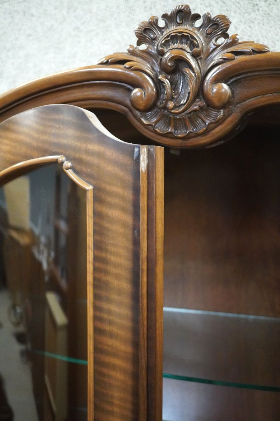 Armadi: Schrankvitrine im Barock oder Rococo Stil (HE367) – Usato da Basel venduto da B.W.B. 3