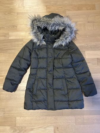 Winterjacke H&M, Grösse 140, Kapuze mit Fell, Top Zustand