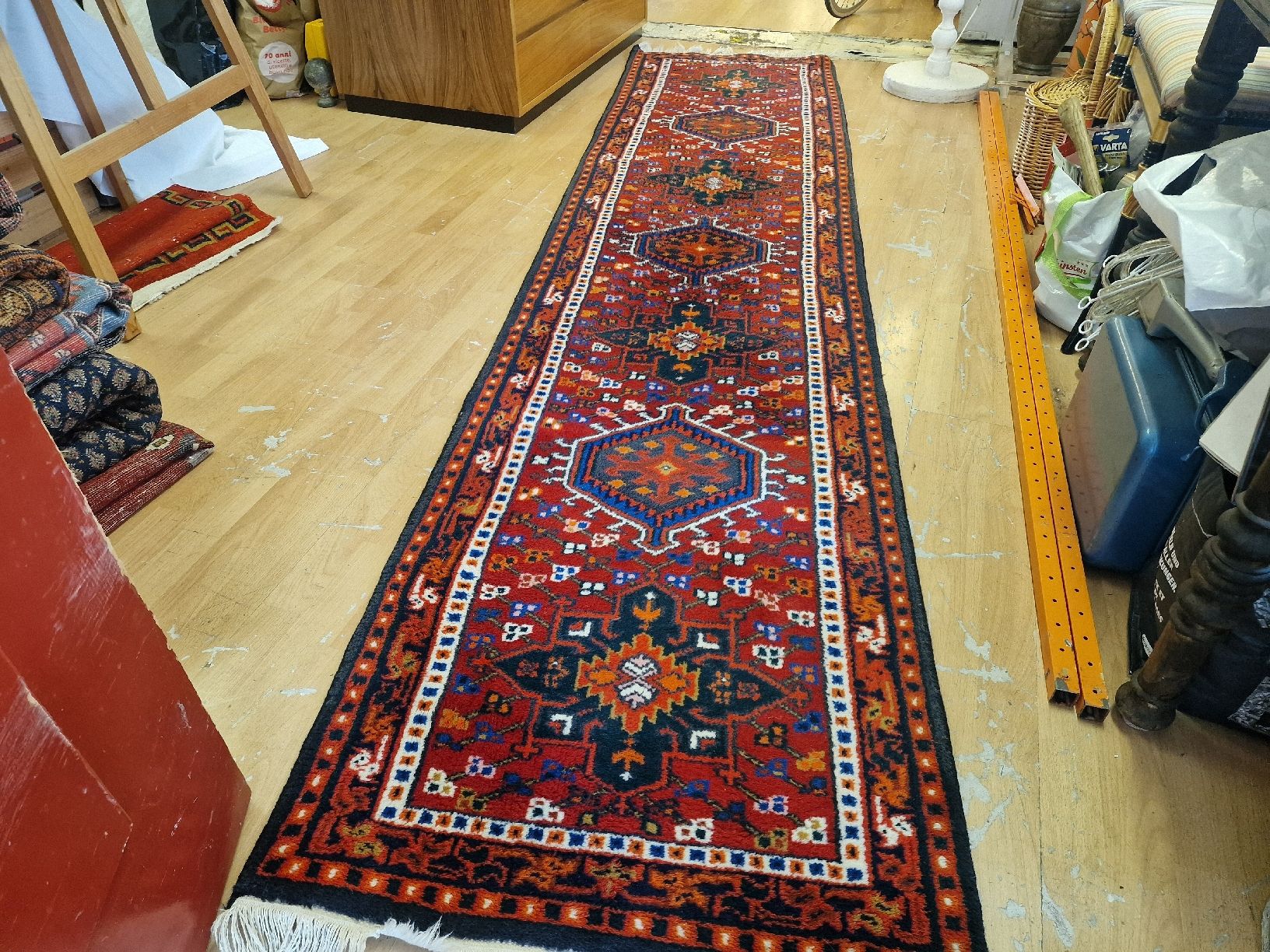 Tappeti: Orientteppich Läufer rot mehrfarbig – Usato da BERN venduto da Intarsia