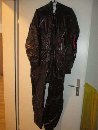 Neylonanzug
