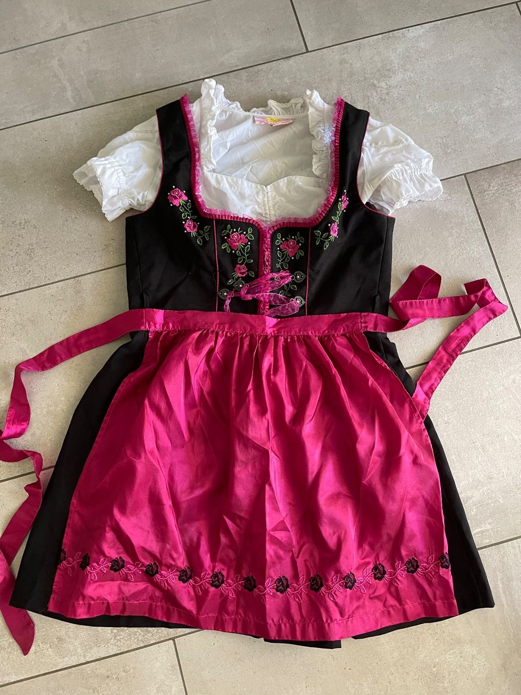 Kleider: Dirndl grösse 38 – Neu (gemäss Beschreibung) aus Tägerig von Unbekannt5522