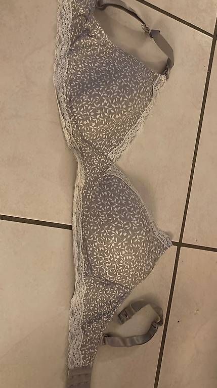 Altra biancheria intima: Schöner BH mit Spitze Gr. 85E – Usato da Gunzwil venduto da Mercurina82