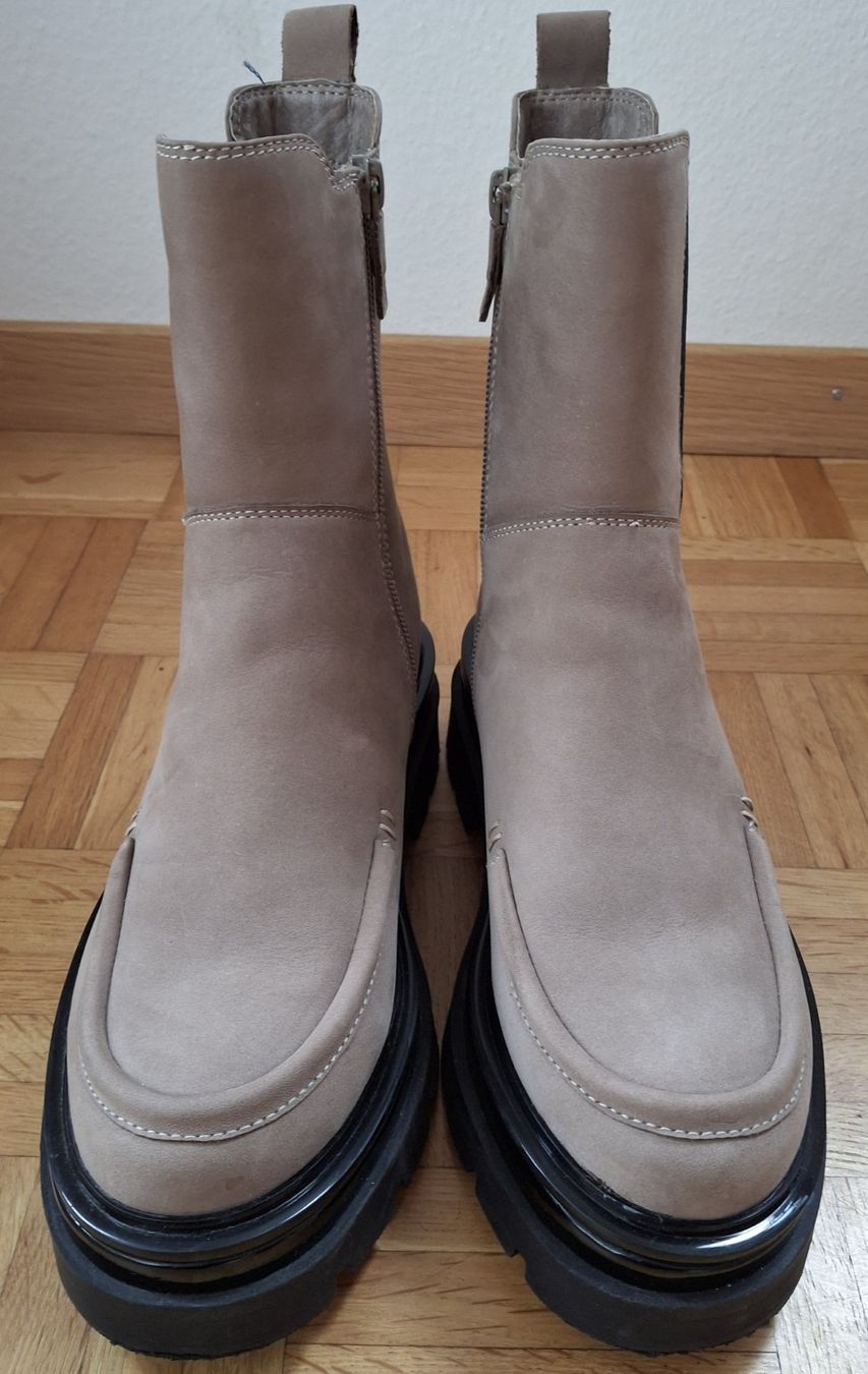 Tamaris Scarpe da donna: Tamaris Chelsea Boot – Nuovo (secondo la descrizione) da Gersau venduto da syl_5dsz