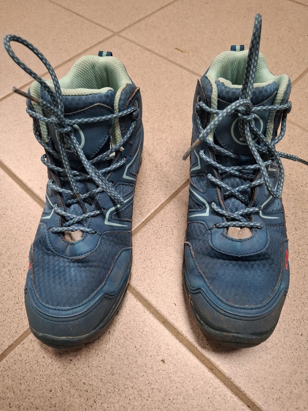 Scarpe da uomo: chaussures de marche Trollkid, taille 37 – Usato da Tramelan venduto da yok-yok
