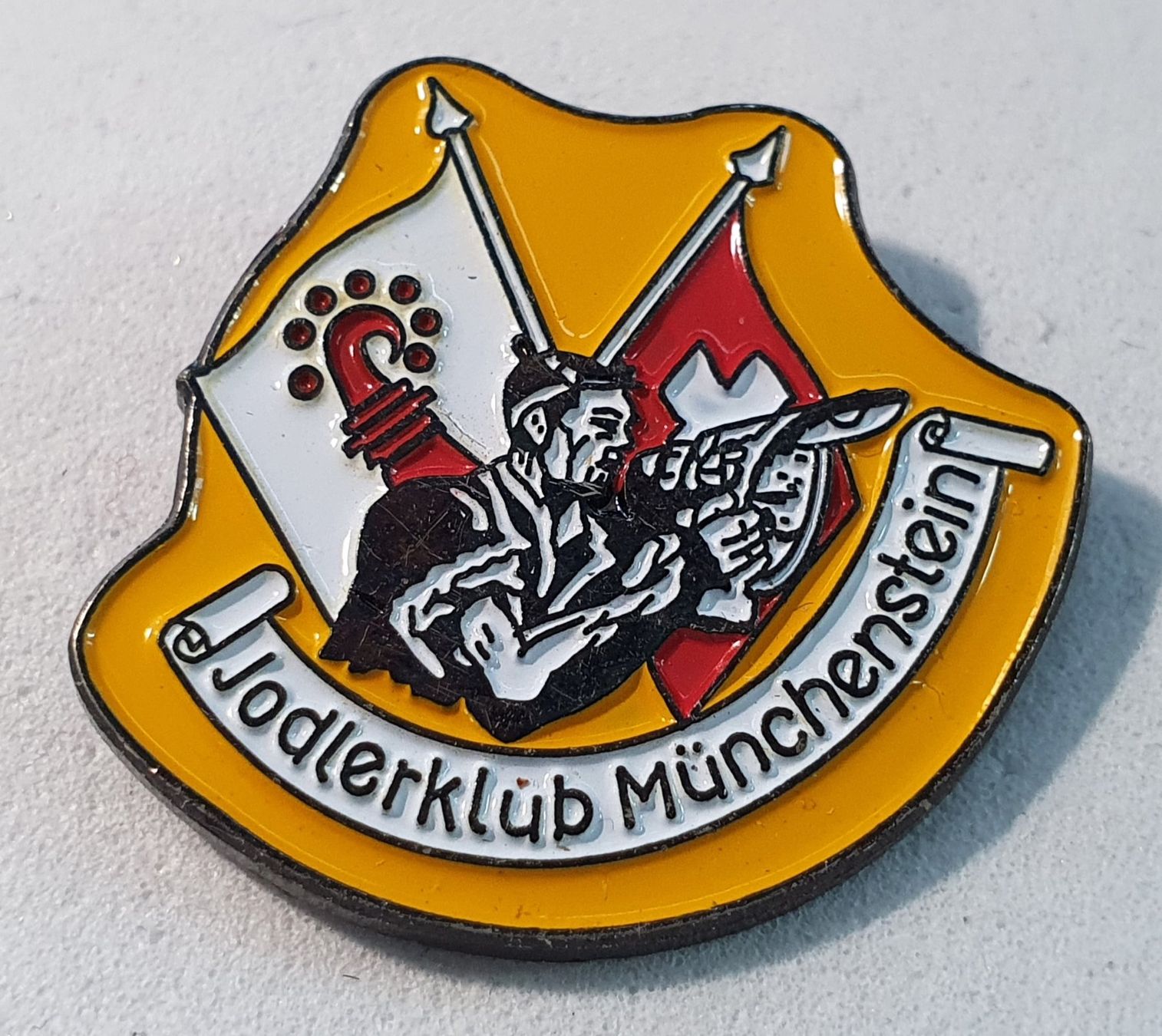 Plaketten & Abzeichen: AA192 - Pin Jodlerklub Münchenstein Baselland – Gebraucht aus Reinach BL von Boston-Verkauf