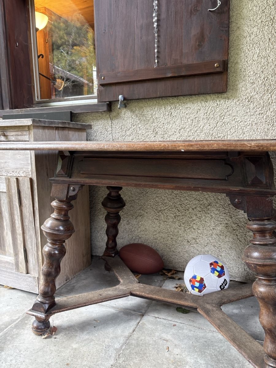 Tavoli: Wunderschöner Antiker Holztisch mit Steinplatte – Usato da Zürich venduto da ucaksbu 1