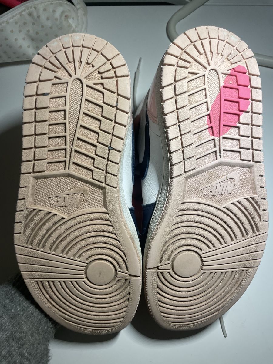Nike Scarpe da donna: Nike Air Jordan 1 High Bubble Gum – Nuovo (secondo la descrizione) da Jona venduto da liv_kjr6 8