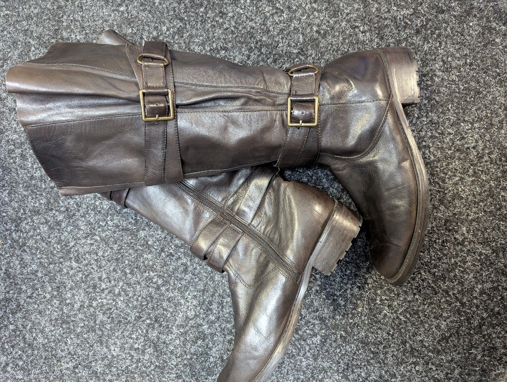 Damenschuhe: Stiefel braun 39 – Gebraucht aus Bettlach von Costmiri