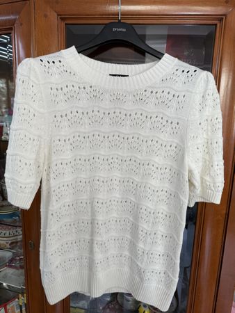 White light CA sweater L