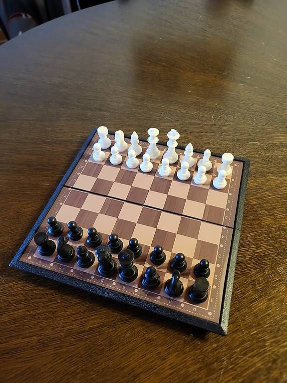 Giochi: Reiseschach klappbar 20x20cm Kunststoff – Usato da Buchrain venduto da bux02