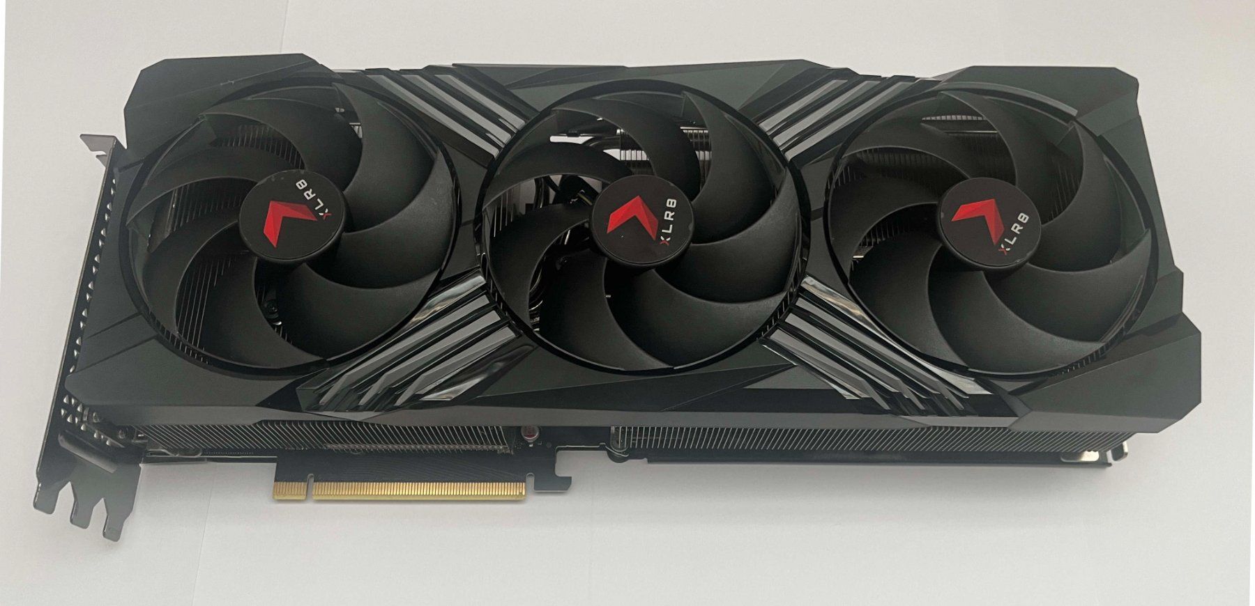 Schede grafiche: PNY GeForce RTX 4070 Ti SUPER XLR8 – Usato da Luzern venduto da offer_and_buy