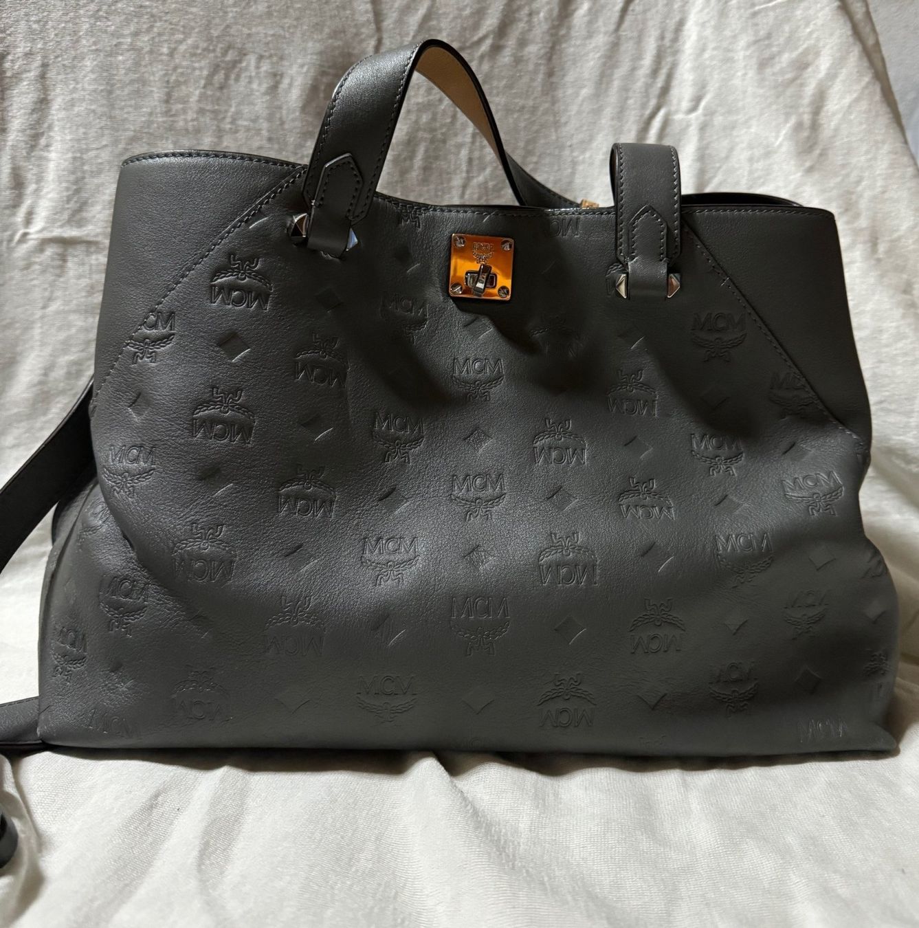 Mcm Sacs femmes: MCM Essential Tasche aus Leder – D'occasion à Ballwil par Quinaara 1