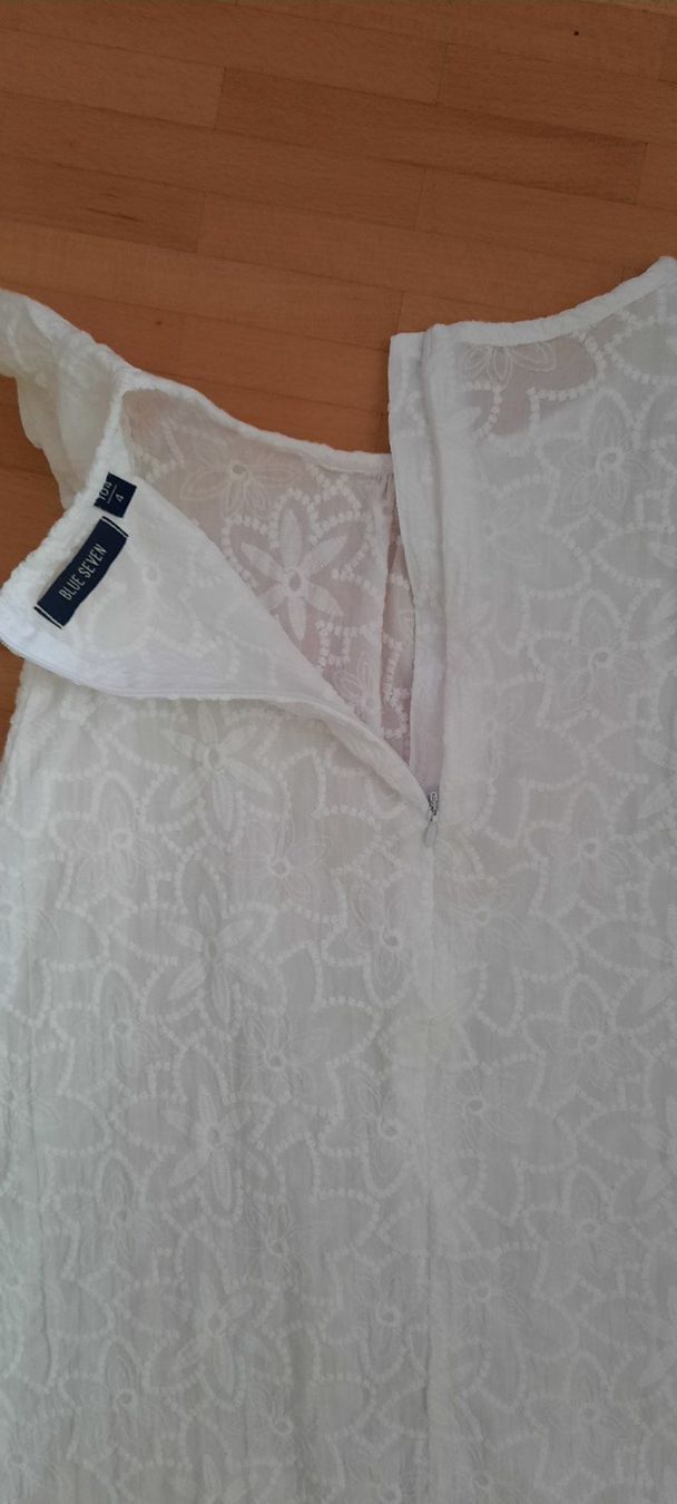 Vestiti & Gonne: Weisses Röckli / Kleid Grösse 104 – Usato da Staufen venduto da suzykathmandu 3