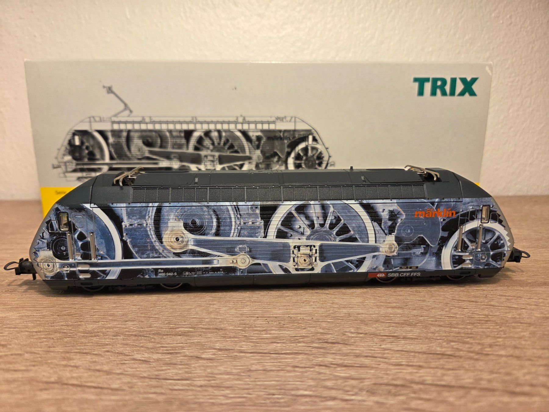Trix Modellini di ferrovie: Trix 22726 E-Lok Re 460 "Industrie" SBB H0 – Nuovo e nell'imballaggio originale da St-Aubin-Sauges venduto da Lo_Go 1