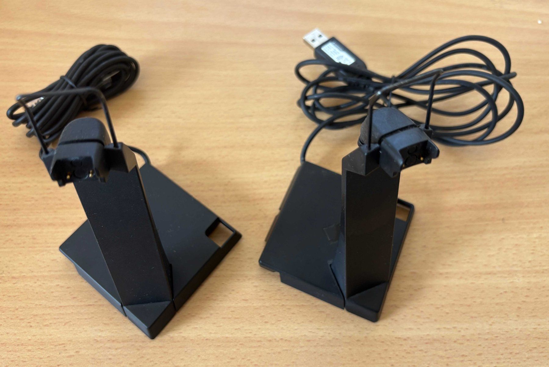 Sennheiser Cuffie: Sennheiser Headset mit 2 Ladestationen und 2 USB-Dongels – Nuovo (secondo la descrizione) da Kaltacker venduto da Nostromo 2