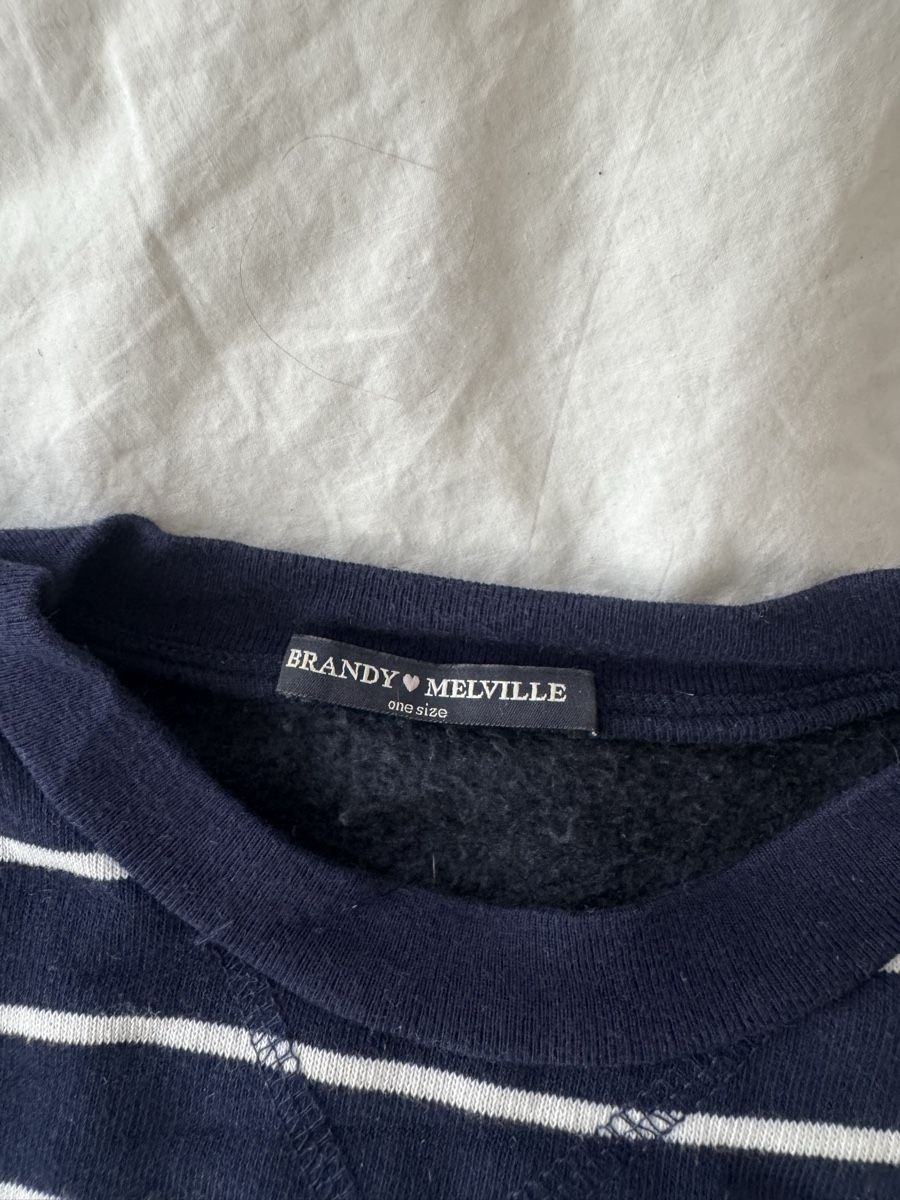 Brandy Melville Pulls & Sweat-shirts: Pull Brandy Melville rayé bleu blanc taille unique – D'occasion à Genève par lejardindesvetements 3