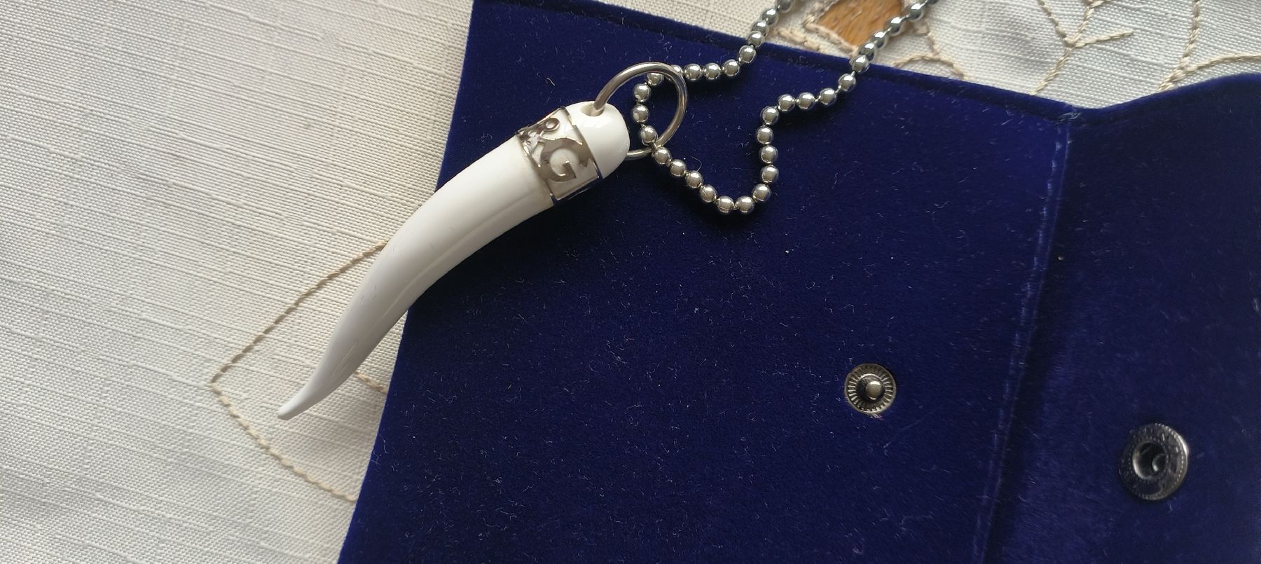 Dolce & Gabbana Catenine: D&G Kette mit Anhänger – Usato da Beringen venduto da Holly.80 1