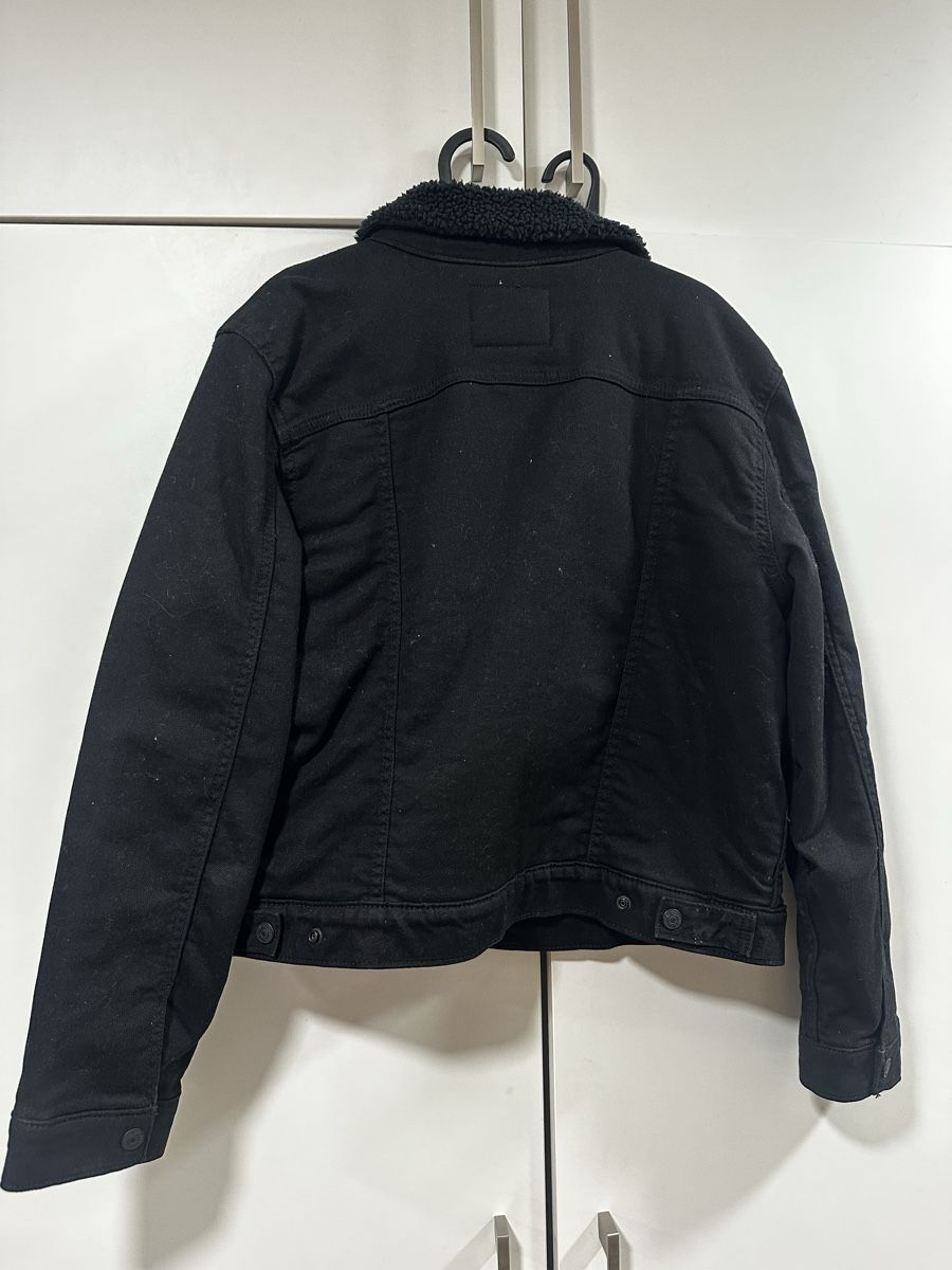 Levi's Giacche: Levi's denim jacket black size M sherpa lined used – Usato da Renens VD venduto da ana_rc68 1