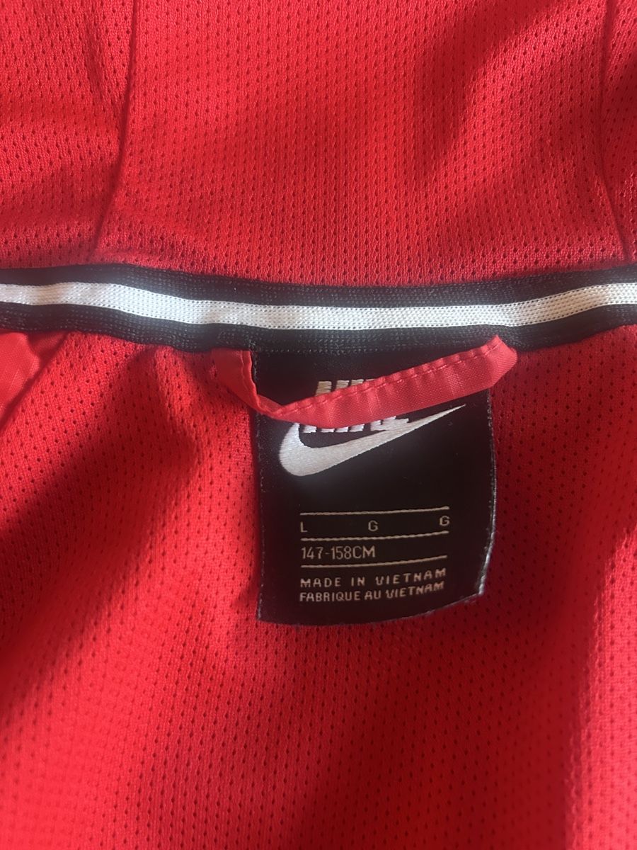 Nike Vestes: Windstopperjacke Nike Gr. 147-158 – D'occasion à Seewil par zorro72 1