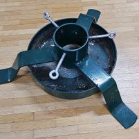 Weihnachtsbaumständer aus Metall, grün