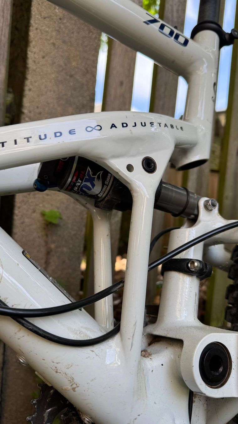 Cannondale Biciclette: Cannondale Jekyll 700 – Vintage Fully, Fox Float Dämpfer – Usato da Zürich venduto da morubh 4