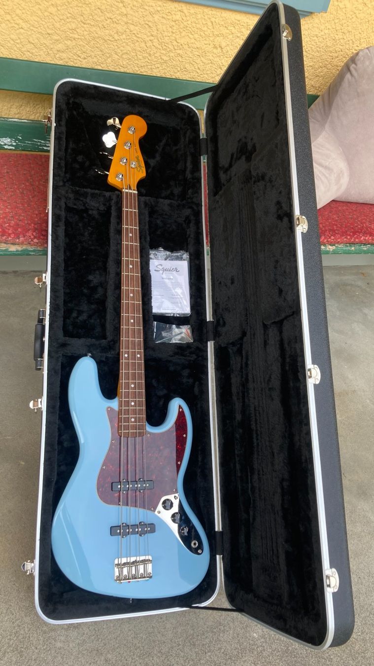 Squier Strumenti musicali: Squier Jazz Bass – Usato da Basel venduto da Aspargus