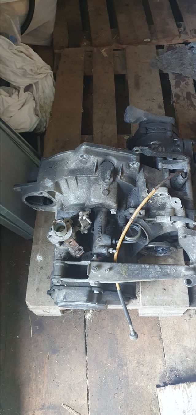 Volkswagen Tutti pezzi di ricambio auto: Golf 2 Syncro Rallye Golf Passat g60 Getriebe+Winkelgetriebe – Usato da Lauerz venduto da Golfgtig60