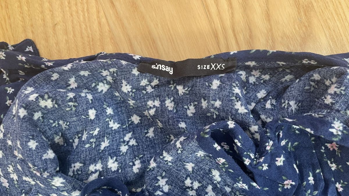 Tute: Jumpsuit dunkelblau mit Blumen, XXS – Nuovo (secondo la descrizione) da Roggwil BE venduto da R.. 2