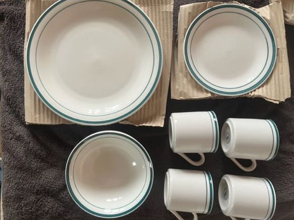 Set di piatti: Geschirrset Teller Dessertteller Schalen Tassen – Nuovo (secondo la descrizione) da Altbüron venduto da Februar26