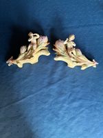 2 antike Figurenväschen aus Porzellan