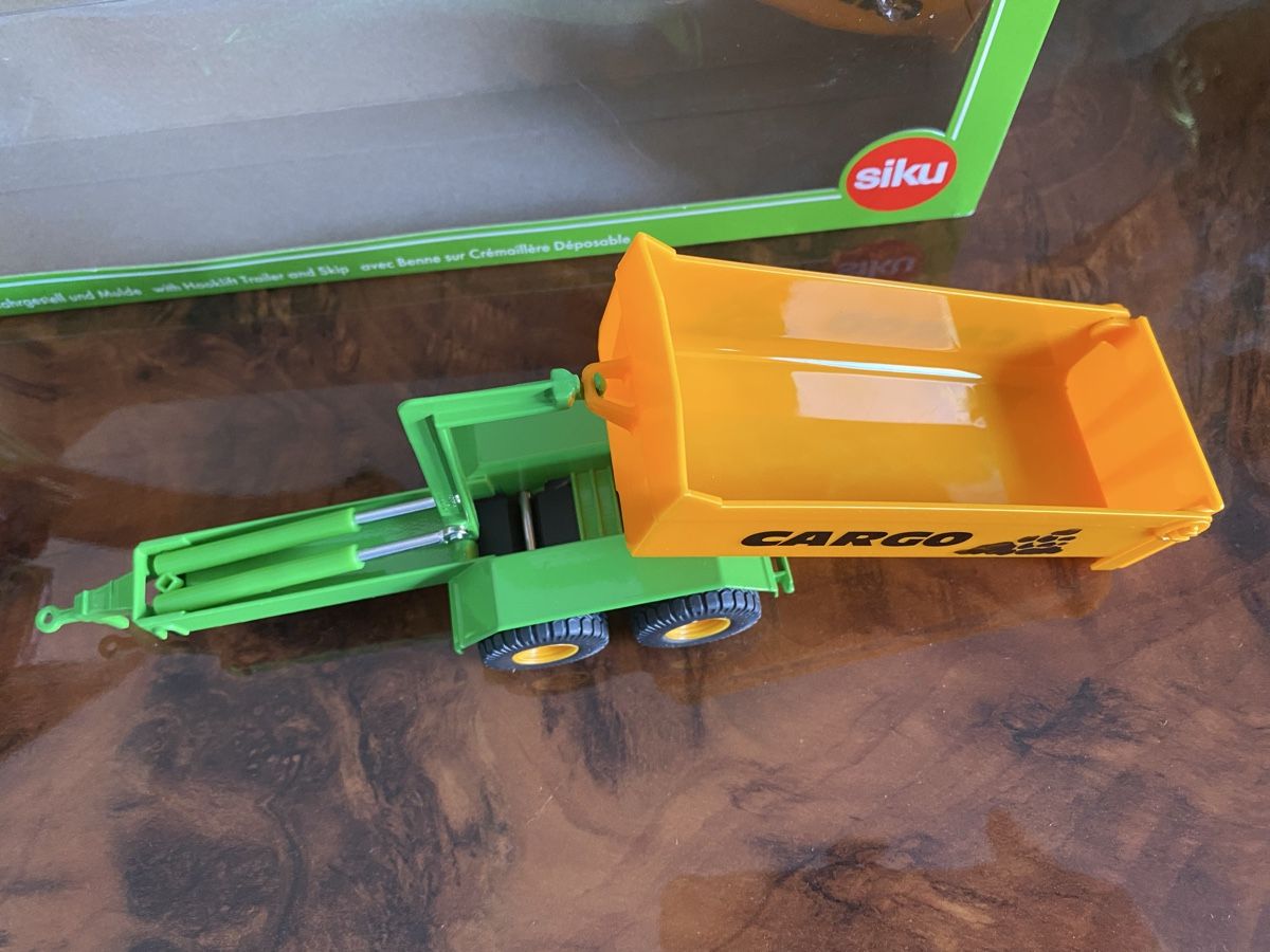 Siku Modellini d'auto: Siku Traktor mit Anhänger  – Nuovo e nell'imballaggio originale da St. Margrethen SG venduto da Alfista_159 8