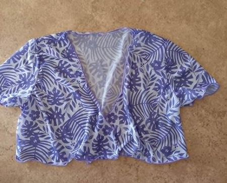 Leichtes Mädchen Blumen Bolero Jäckli f. Sommer, Gr. 140
