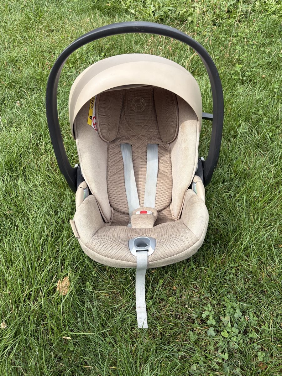 Cybex Auto-Kindersitze: Cybex cloud T i size+ Base Isofix T black – Gebraucht aus Evionnaz von kat_nv9f