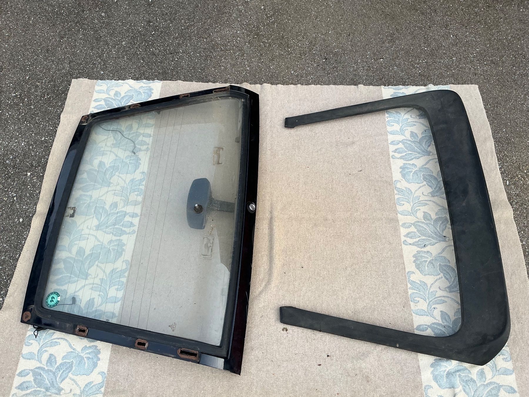 VW Tutti pezzi di ricambio auto: Heckklappe VW Scirocco 2 (schwarz) – Usato da Marbach LU venduto da bru_kk6q