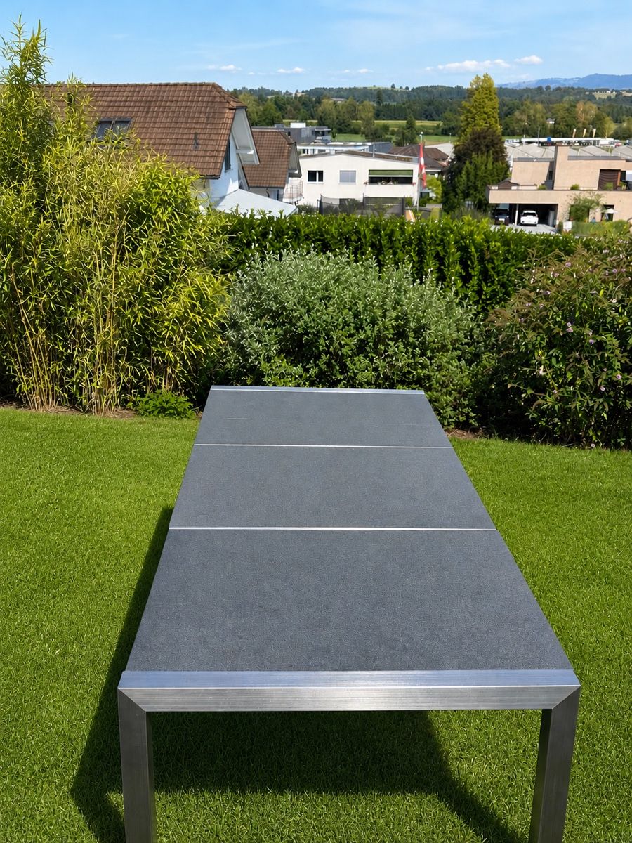 Tische: Schöner Granittisch – Gebraucht aus Eschenbach LU von Avenzio