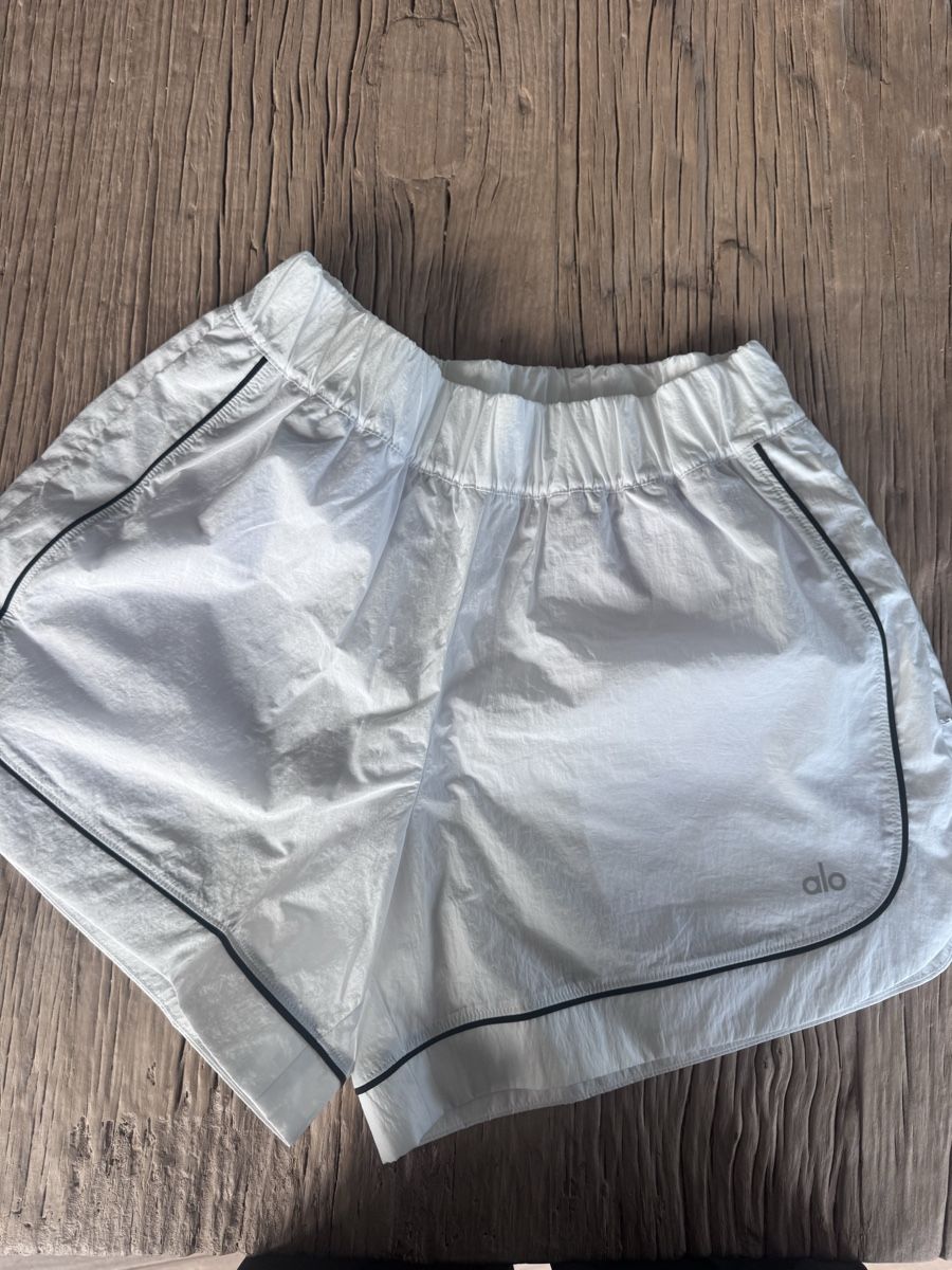 Alo Yoga Lotti di vestiti: alo Shorts – Usato da Altendorf venduto da n.langenbach