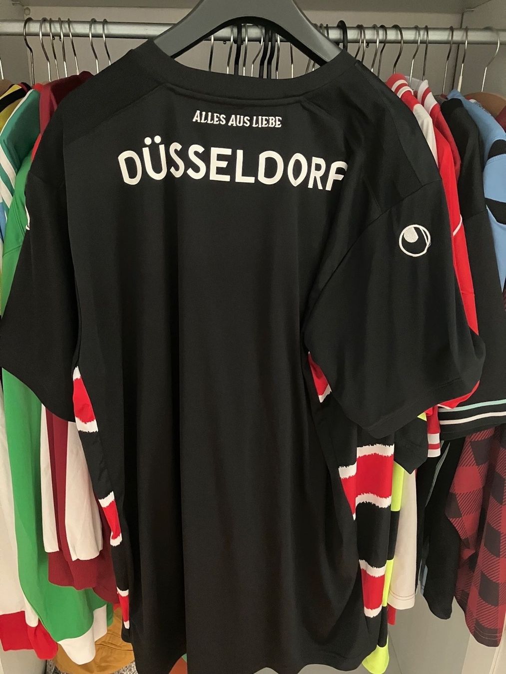 Canottiere & Pantaloni: Fortuna Dusseldorf 2019-2020 SPECIAL Trikot – Usato da Thun venduto da ladoppiaesse.cards 2