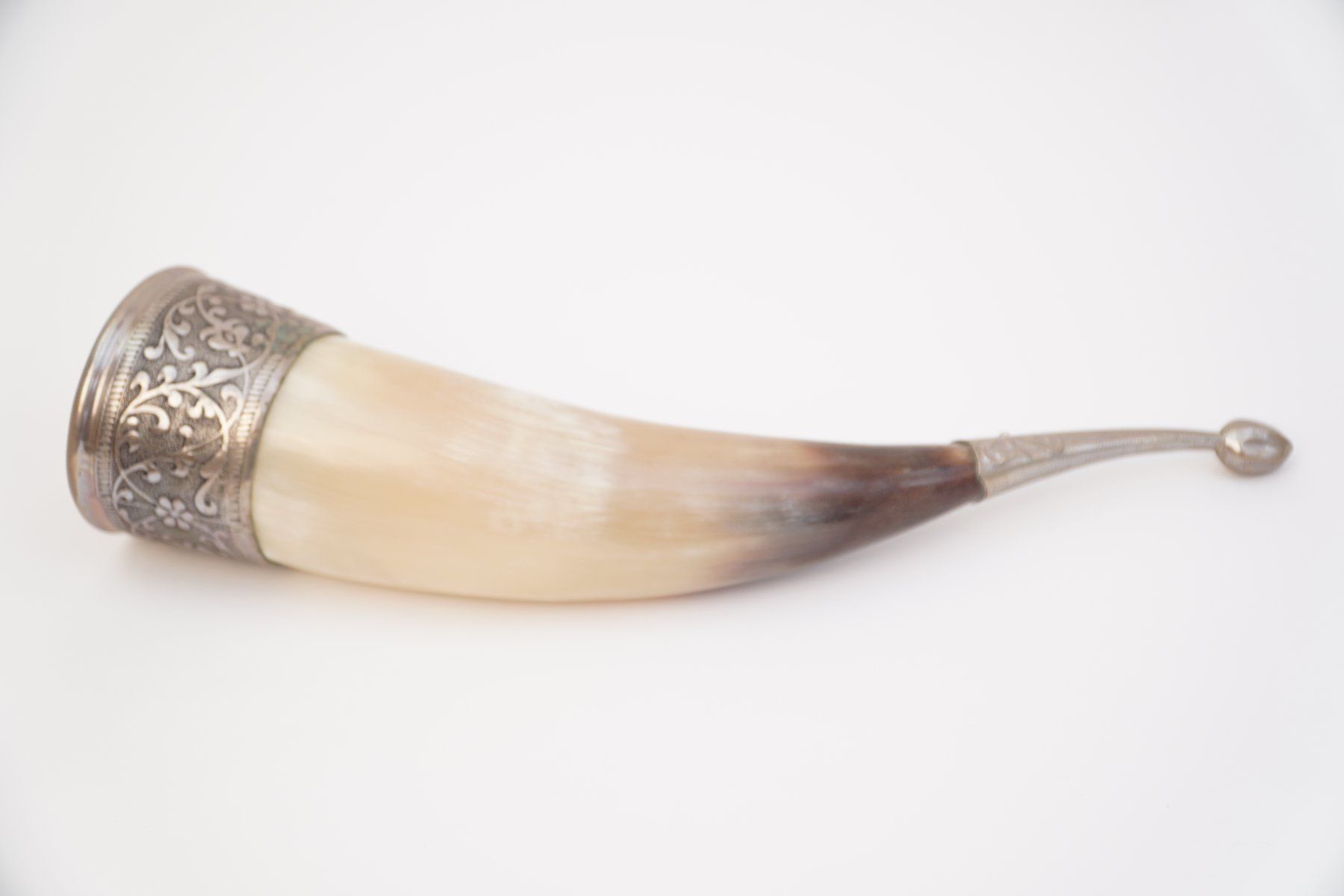 Tutte le decorazioni: Corne à boire décorative argentée, style médiéval – Usato da Bogis-Bossey venduto da VNT-GE.ch 3